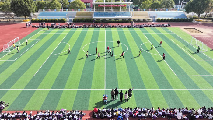 淮安市洪泽城南小学足球训练场景。洪泽区委宣传部供图