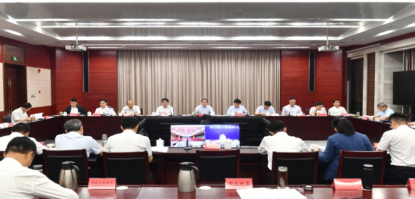 淮安市召开市政府党组及市长办公会议：深入贯彻习近平总书记重要讲话精神，推动全市高质量发展