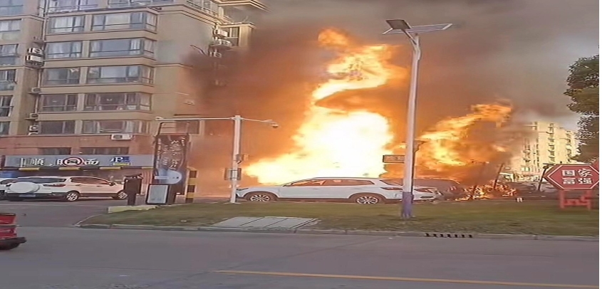 淮安一小区附近因道路施工引发火灾，燃气公司：周边供气已中断